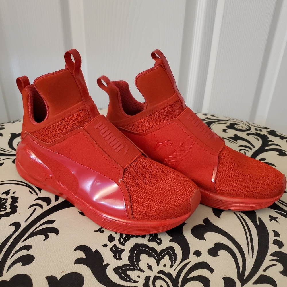 Red Pumas